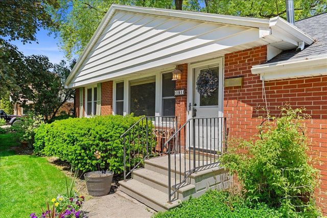 151 E BRIAR LANE, Green Bay, WI 54301