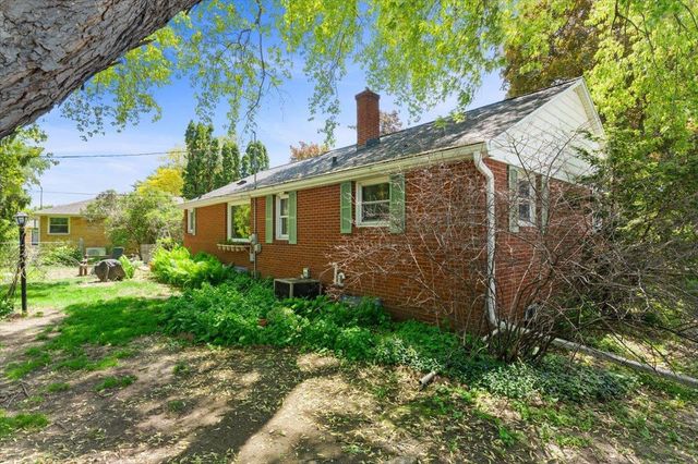 151 E BRIAR LANE, Green Bay, WI 54301