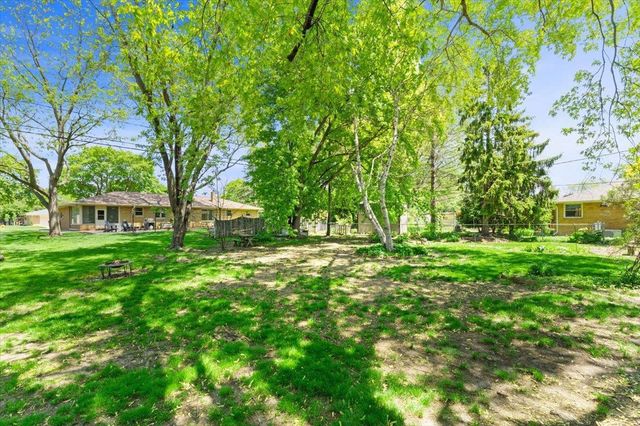 151 E BRIAR LANE, Green Bay, WI 54301