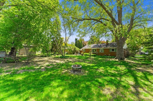 151 E BRIAR LANE, Green Bay, WI 54301