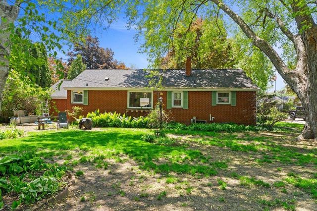 151 E BRIAR LANE, Green Bay, WI 54301