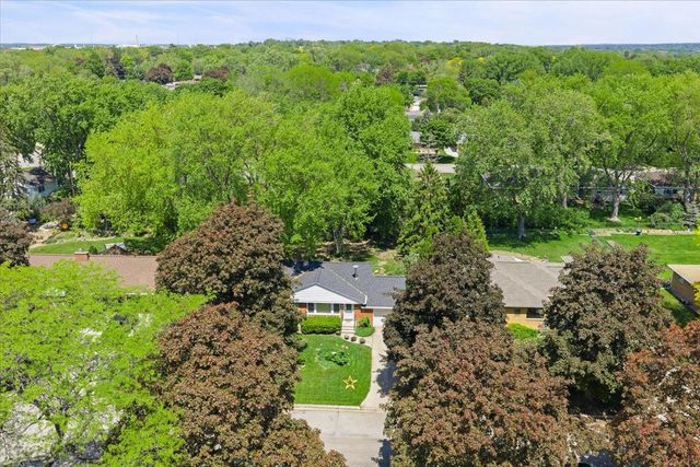 151 E BRIAR LANE, Green Bay, WI 54301