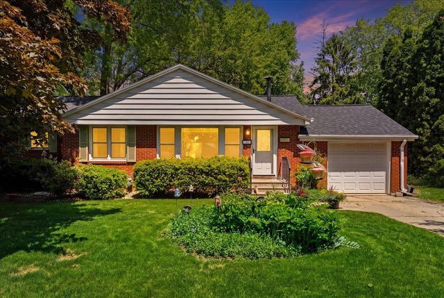 151 E BRIAR LANE, Green Bay, WI 54301