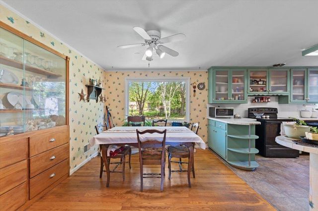 151 E BRIAR LANE, Green Bay, WI 54301