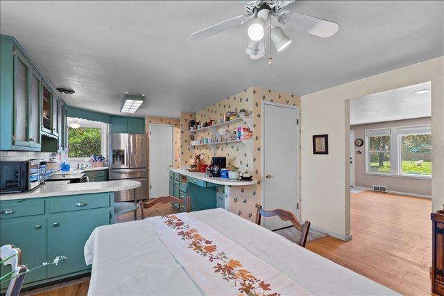 151 E BRIAR LANE, Green Bay, WI 54301