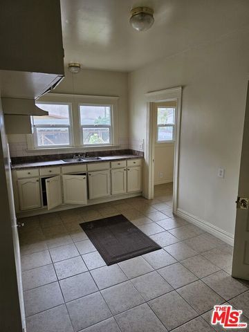 2026 W 30th Street, Los Angeles, CA 90018
