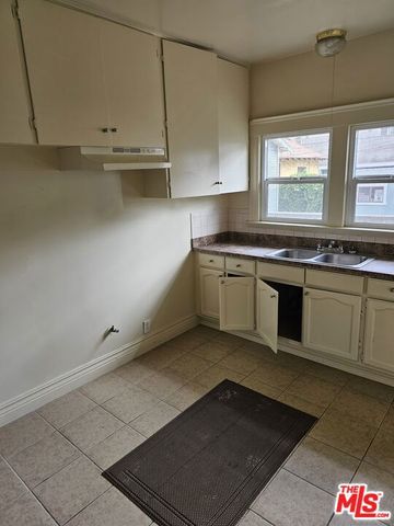 2026 W 30th Street, Los Angeles, CA 90018