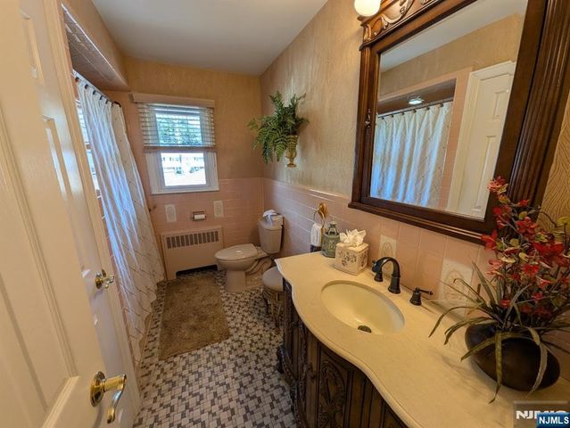 302 Lincoln Avenue, Totowa, NJ 07512