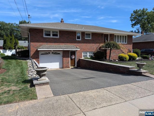 302 Lincoln Avenue, Totowa, NJ 07512