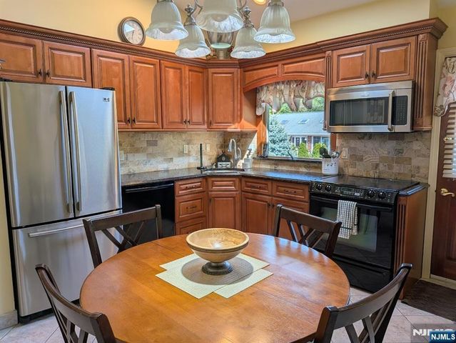 302 Lincoln Avenue, Totowa, NJ 07512