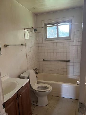 2403 Madre Place, Greensboro, NC 27406