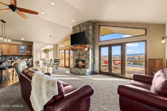 338 Clemans Dr, Naches, WA 98937