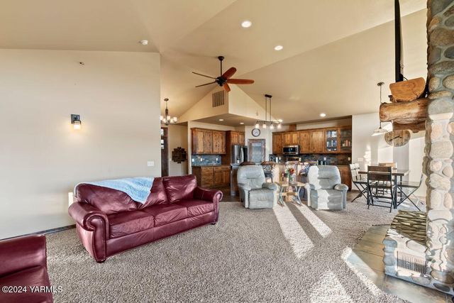 338 Clemans Dr, Naches, WA 98937