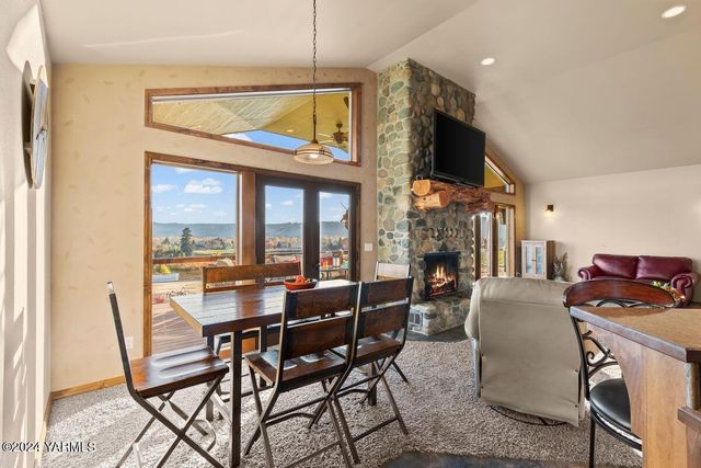 338 Clemans Dr, Naches, WA 98937