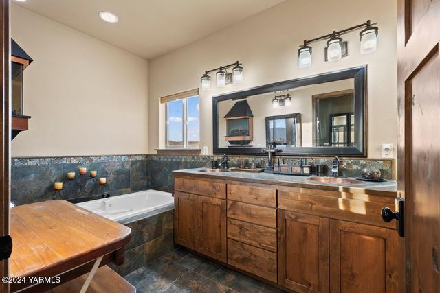 338 Clemans Dr, Naches, WA 98937