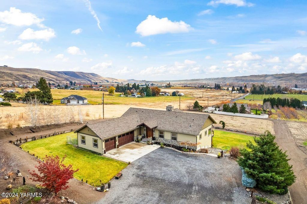 338 Clemans Dr, Naches, WA 98937