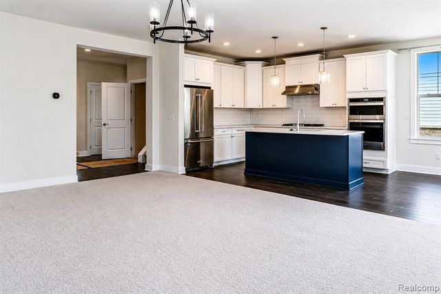 5545 Helmsdale Boulevard, West Bloomfield, MI 48322