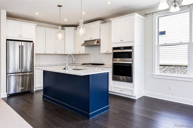 5545 Helmsdale Boulevard, West Bloomfield, MI 48322