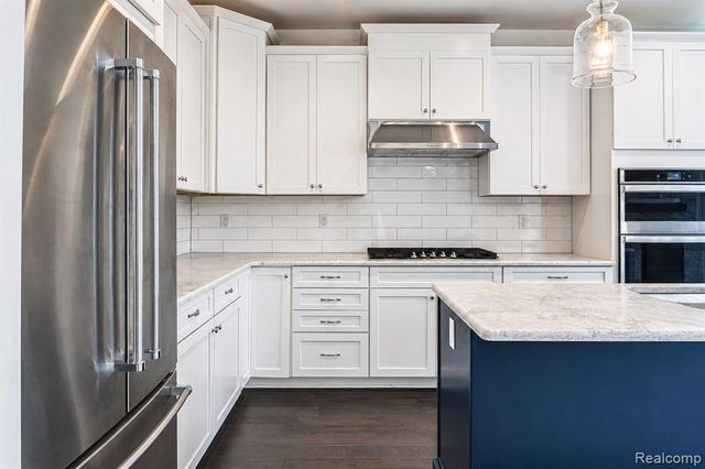 5545 Helmsdale Boulevard, West Bloomfield, MI 48322