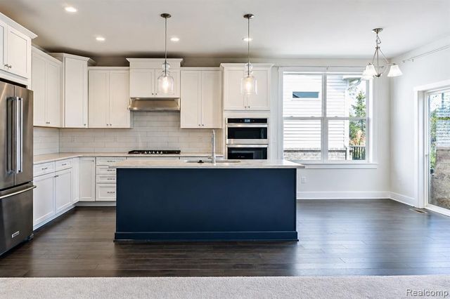 5545 Helmsdale Boulevard, West Bloomfield, MI 48322