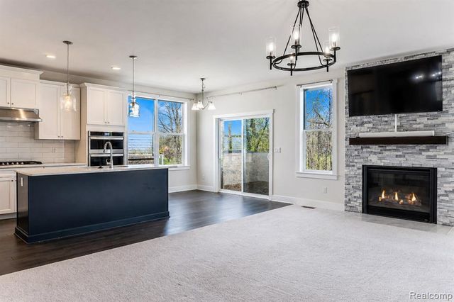 5545 Helmsdale Boulevard, West Bloomfield, MI 48322