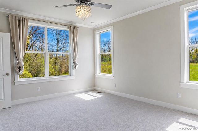 5545 Helmsdale Boulevard, West Bloomfield, MI 48322