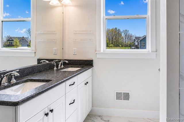 5545 Helmsdale Boulevard, West Bloomfield, MI 48322