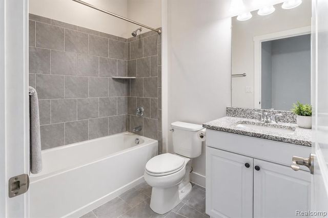 5545 Helmsdale Boulevard, West Bloomfield, MI 48322