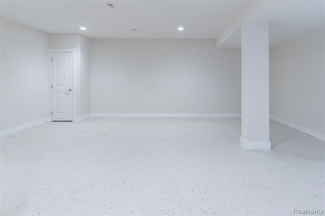 5545 Helmsdale Boulevard, West Bloomfield, MI 48322