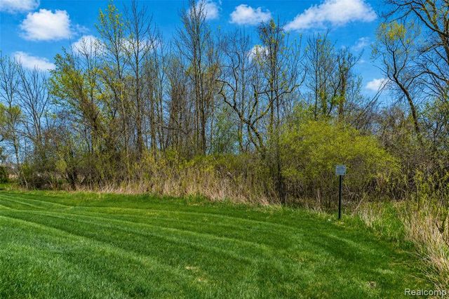 5545 Helmsdale Boulevard, West Bloomfield, MI 48322