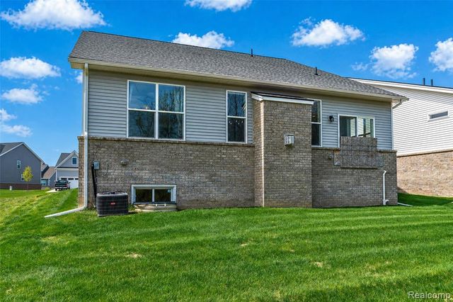 5545 Helmsdale Boulevard, West Bloomfield, MI 48322