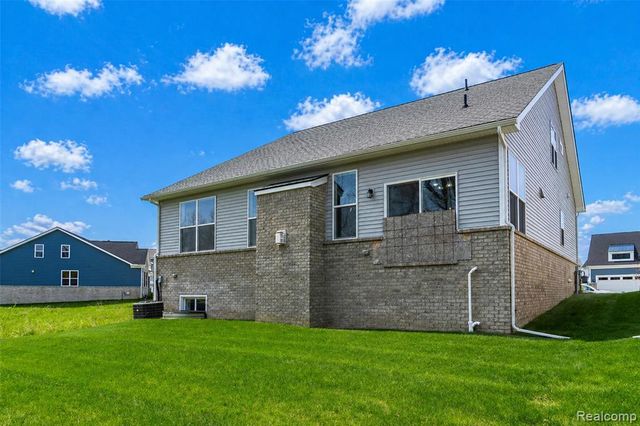 5545 Helmsdale Boulevard, West Bloomfield, MI 48322