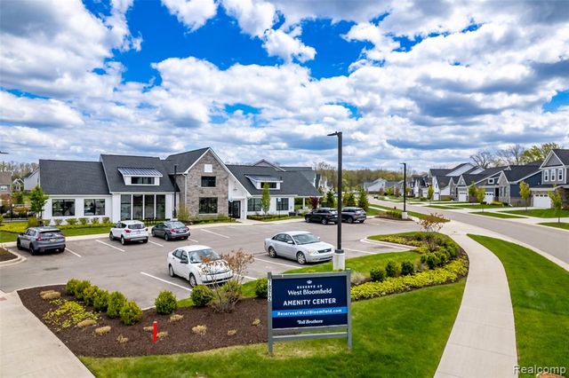 5545 Helmsdale Boulevard, West Bloomfield, MI 48322