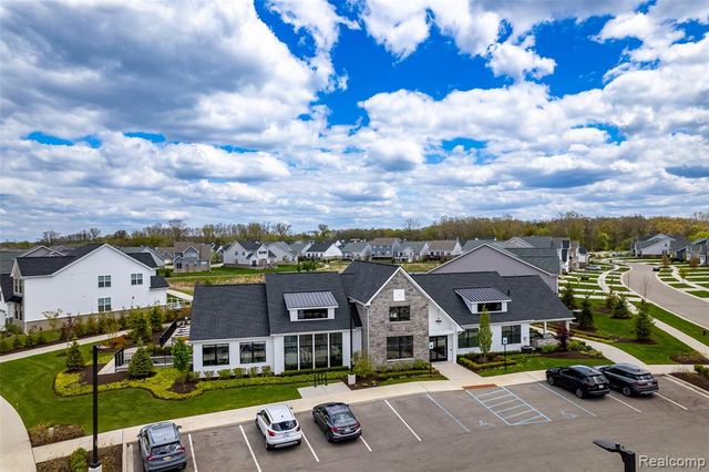5545 Helmsdale Boulevard, West Bloomfield, MI 48322