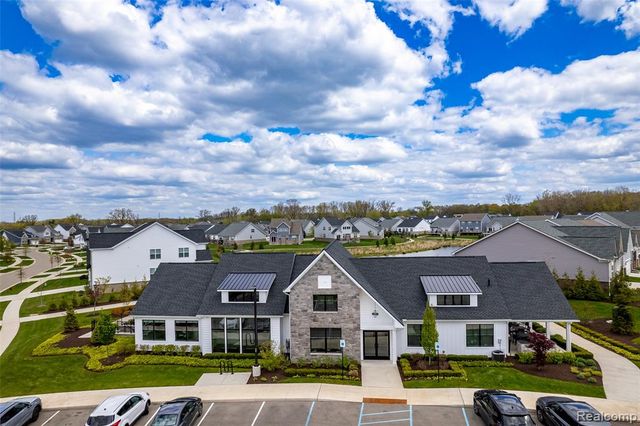 5545 Helmsdale Boulevard, West Bloomfield, MI 48322