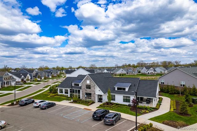 5545 Helmsdale Boulevard, West Bloomfield, MI 48322