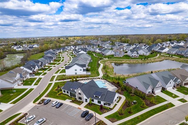 5545 Helmsdale Boulevard, West Bloomfield, MI 48322