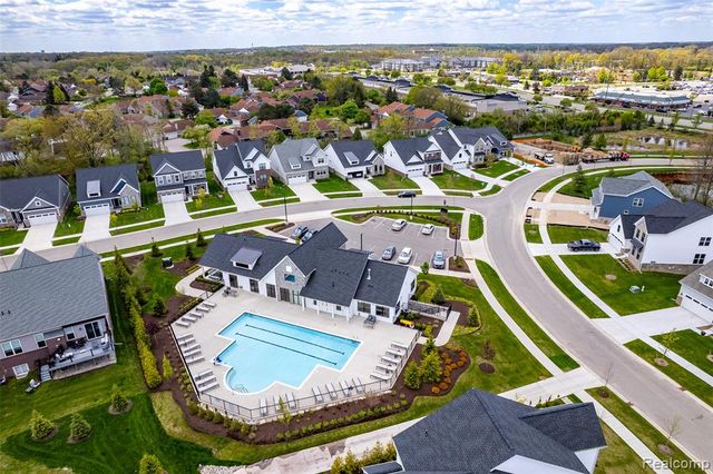 5545 Helmsdale Boulevard, West Bloomfield, MI 48322
