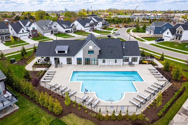 5545 Helmsdale Boulevard, West Bloomfield, MI 48322