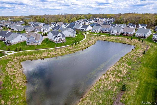 5545 Helmsdale Boulevard, West Bloomfield, MI 48322