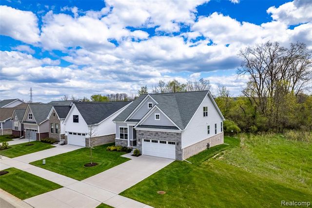5545 Helmsdale Boulevard, West Bloomfield, MI 48322