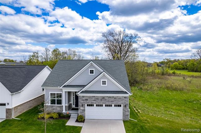 5545 Helmsdale Boulevard, West Bloomfield, MI 48322