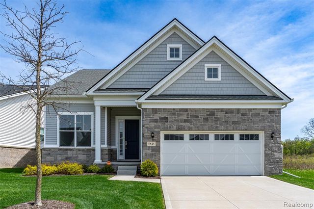 5545 Helmsdale Boulevard, West Bloomfield, MI 48322