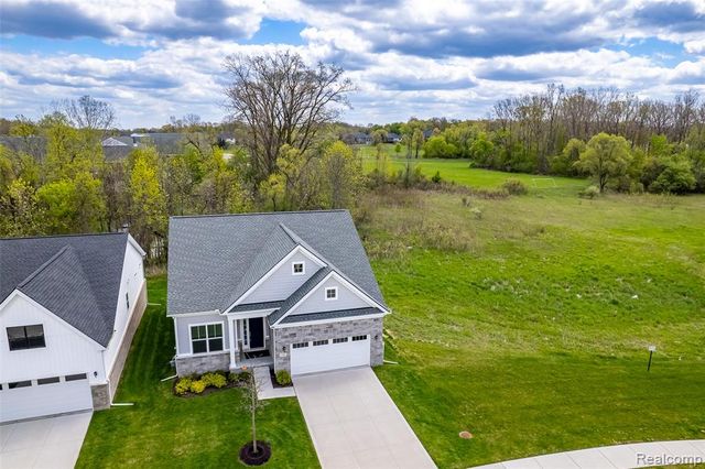 5545 Helmsdale Boulevard, West Bloomfield, MI 48322