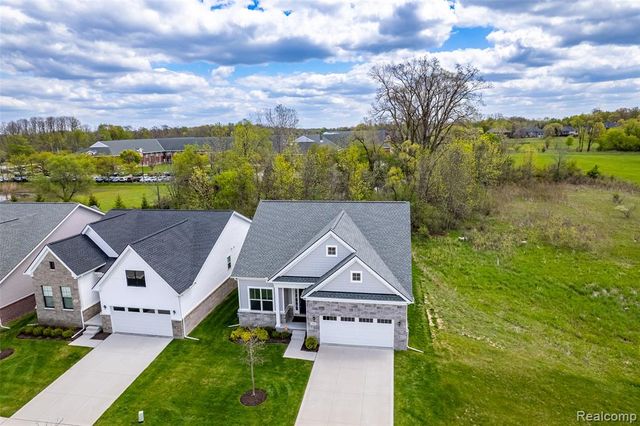 5545 Helmsdale Boulevard, West Bloomfield, MI 48322