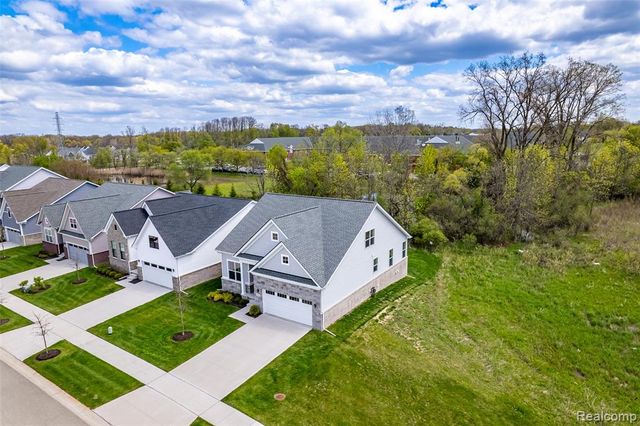 5545 Helmsdale Boulevard, West Bloomfield, MI 48322