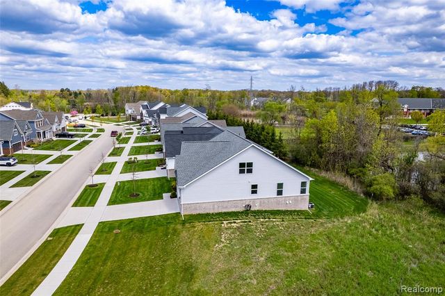 5545 Helmsdale Boulevard, West Bloomfield, MI 48322