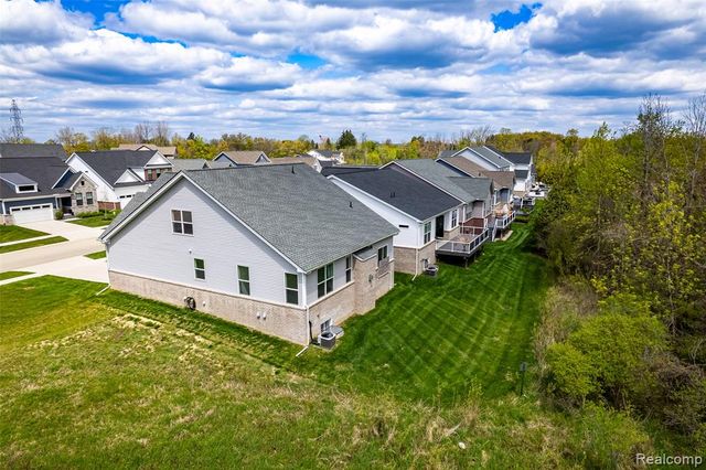 5545 Helmsdale Boulevard, West Bloomfield, MI 48322