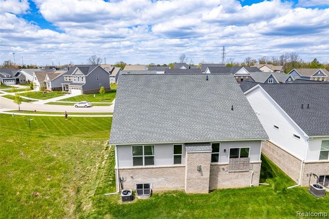 5545 Helmsdale Boulevard, West Bloomfield, MI 48322