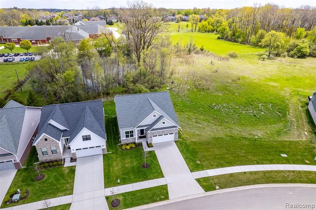 5545 Helmsdale Boulevard, West Bloomfield, MI 48322